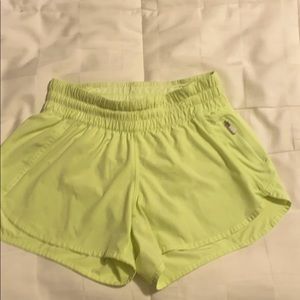 Lululemon tracker short 4” celery color